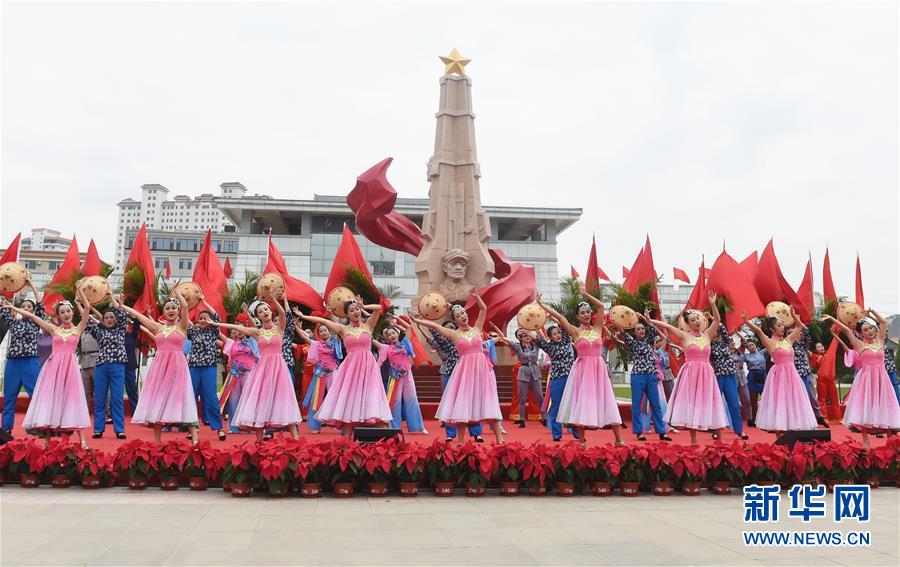 （新华全媒头条·图文互动）（2）彩云长在有新天——党的十九大以来以习近平同志为核心的党中央关心推进宣传思想工作纪实